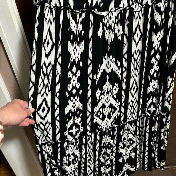 Worn ONCE-  gorgeous, soft - black and white INC maxi dress size M - Picture 7 of 7